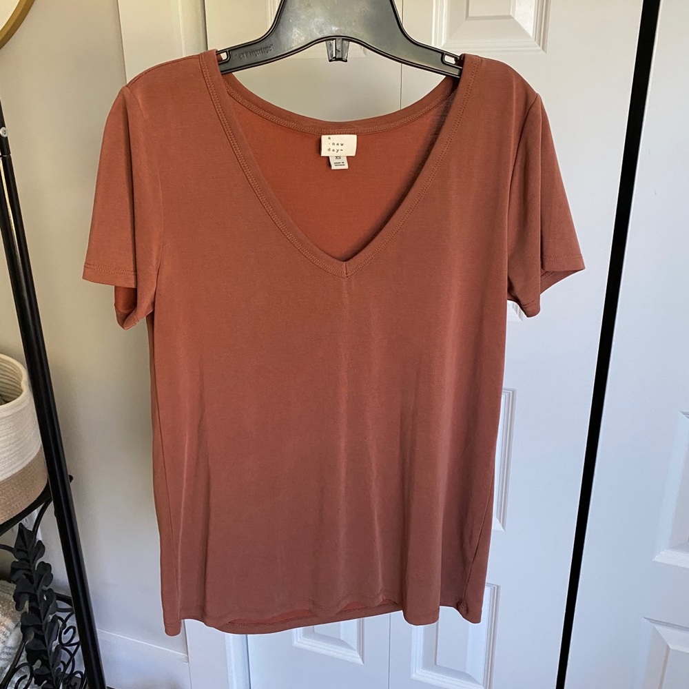 Burn red-ish short sleeve v neck